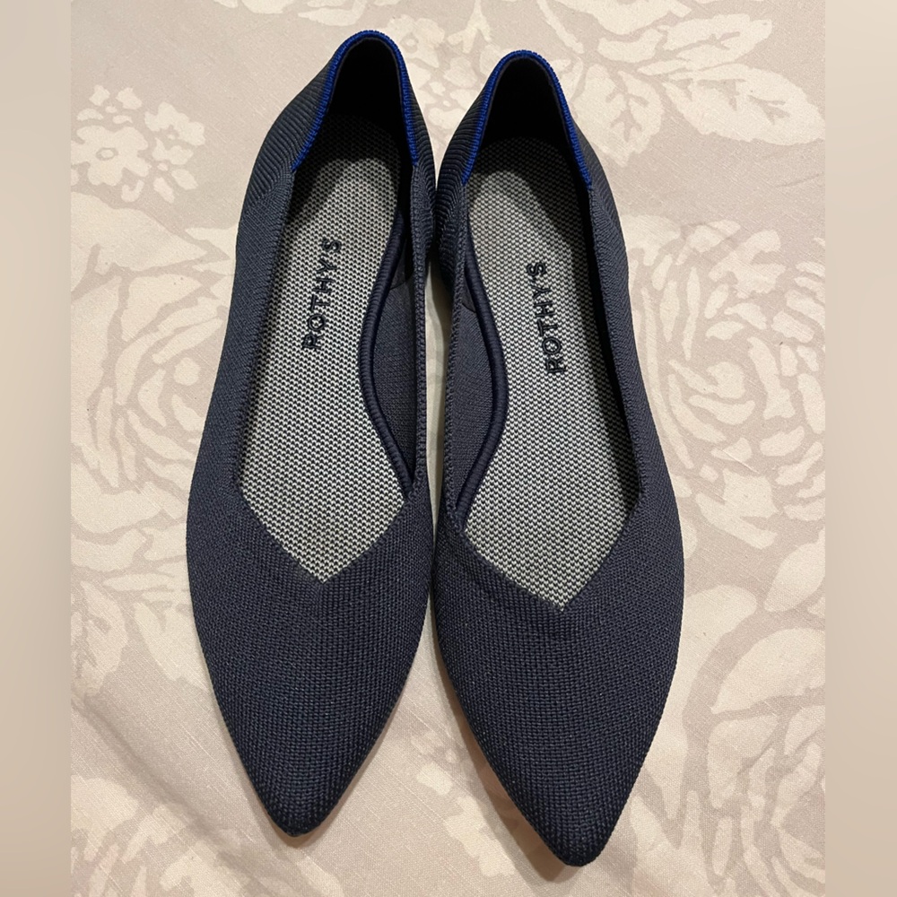 Navy Blue Rothy’s the point
